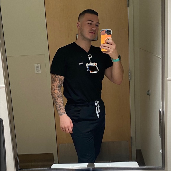 Meet your Posher, Alex - Picture 2 of 3